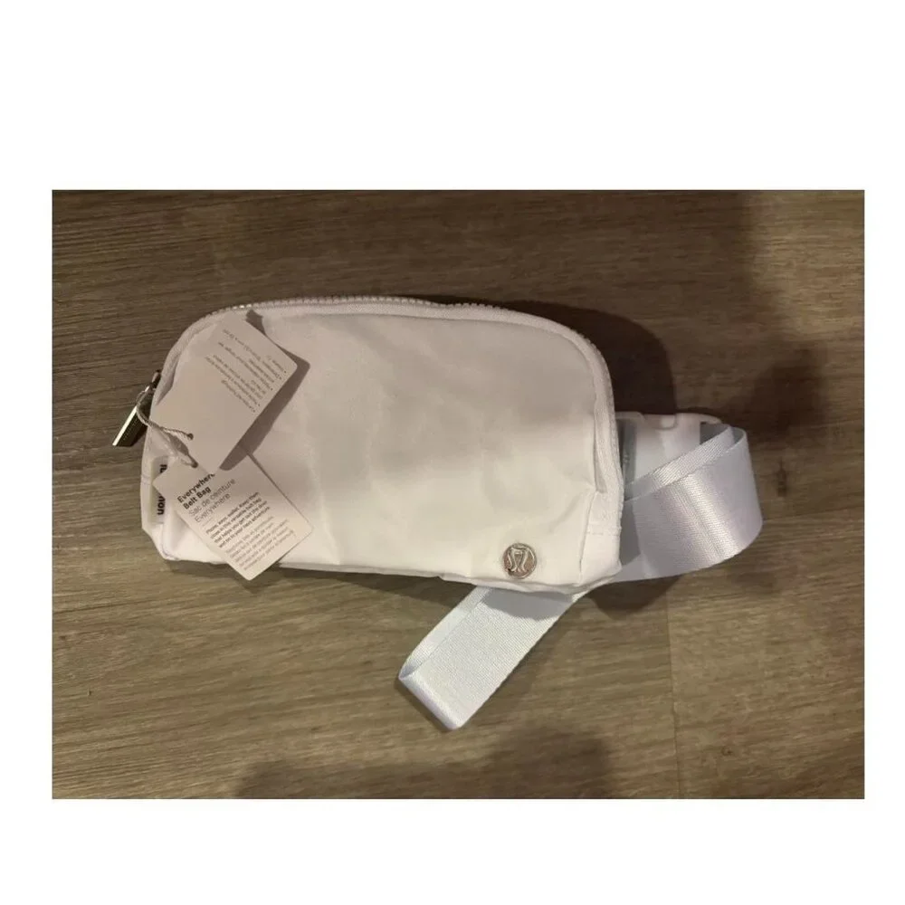 Lululemon Everywhere Belt Bag WHITE BRAND NEW Purse Crossbody 1L - Picture 1 of 5